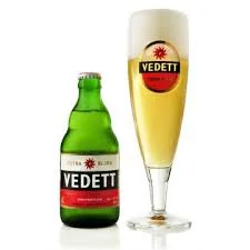 Speciaalbier Vedett Blond met ingeschonken Vedett bierglas