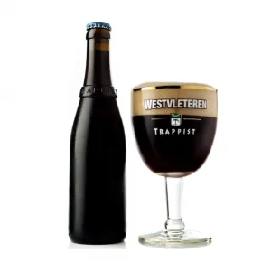 Speciaalbier Westvleteren Trappist 8 met ingeschonken bierglas