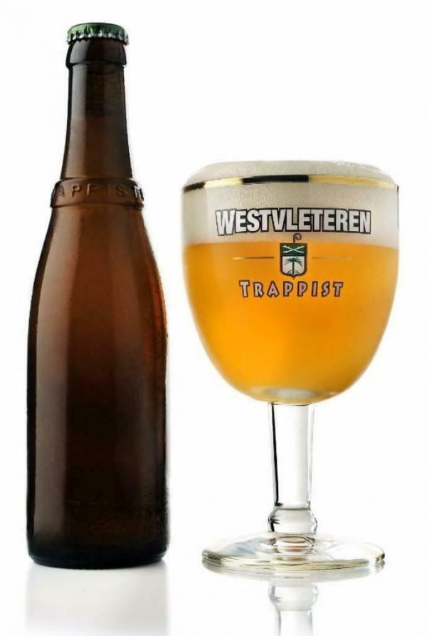 Speciaalbier trappist Westvleteren Blond met ingeschonken Westvleteren bierglas