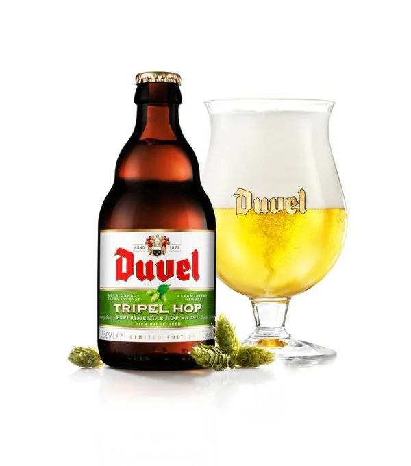 Speciaalbier Duvel Tripel hop met ingeschonken Duvel bierglas