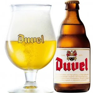 Speciaalbier Duvel met ingeschonken Duvel bierglas