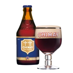 Speciaalbier Chimay Blauw met ingeschonken Chimay bierglas