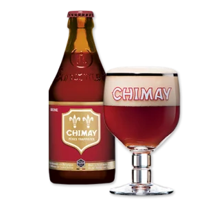 Speciaalbier Chimay Rood met ingeschonken Chimay bierglas