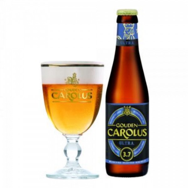 Speciaalbier Gouden Carolus Ulta met ingeschonken Gouden Carolus bierglas