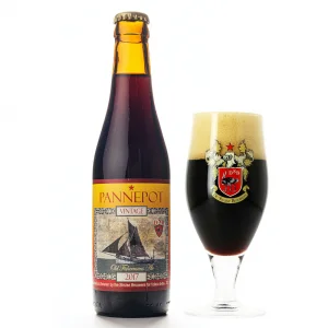 Speciaalbier Pannepot Vintage 2017 met ingeschonken Struise bierglas