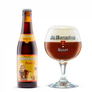 Speciaalbier St. Bernardus Pater 6 met ingeschonken St. Bernardus bierglas