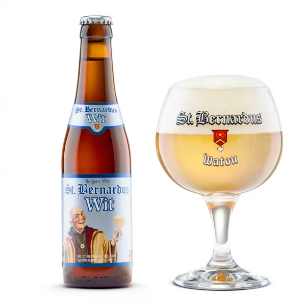 Speciaalbier St. Bernardus Wit met ingeschonken St. Bernardus bierglas