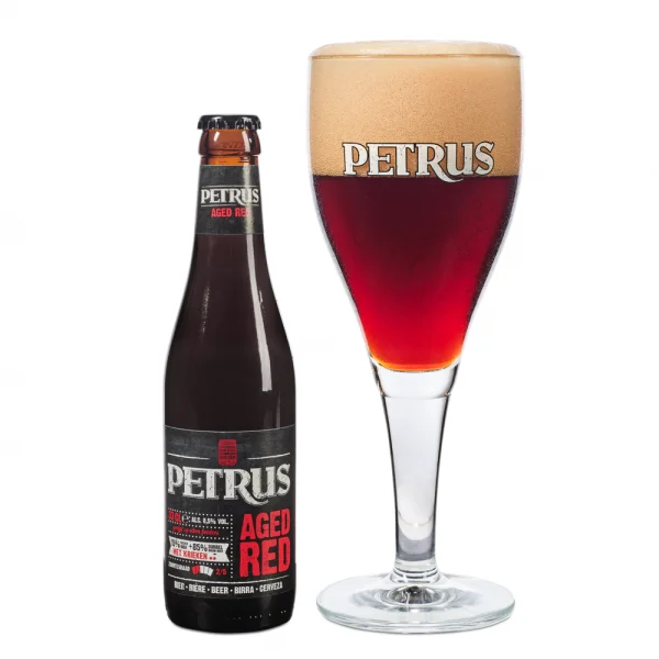 Speciaalbier Petrus Aged Red met ingeschonken Petrus bierglas