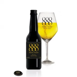 Speciaalbier Tripel Eight 888 met ingeschonken Tripel Eight bierglas