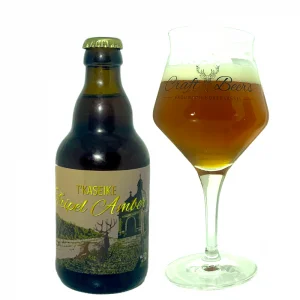 Speciaalbier T' Kaseike Tripel Amber met ingeschonken bierglas