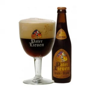 Speciaalbier Pater Lieven Bruin met ingeschonken bierglas