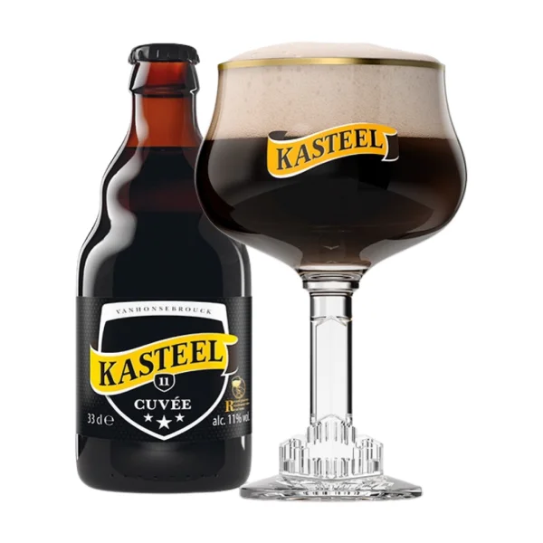 Bierfles Kasteel Cuvee met ingeschonken bierglas