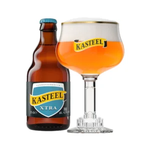 Kasteel Xtra ingeschonken in Kasteel bierglas